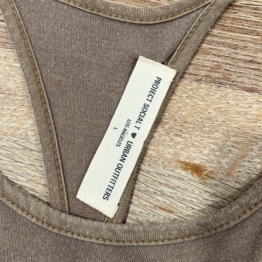 Distressed modal tank - Picture 4 of 7